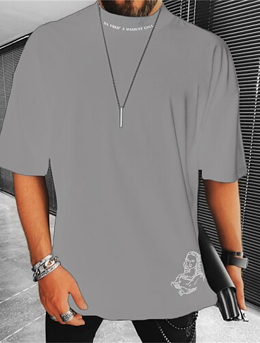  Mænds oversized grafisk t-shirt grå kortærmet mock neck med 'DA VRKD' S MAGIUNT CNUL' kraveprint til afslappet livsstil