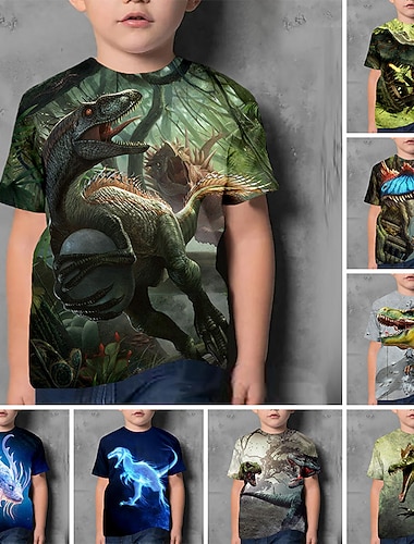  Camiseta infantil masculina com estampa de dinossauro, manga curta e gola redonda, estilo casual, na cor verde militar escuro, tamanhos de 3 a 12 anos.