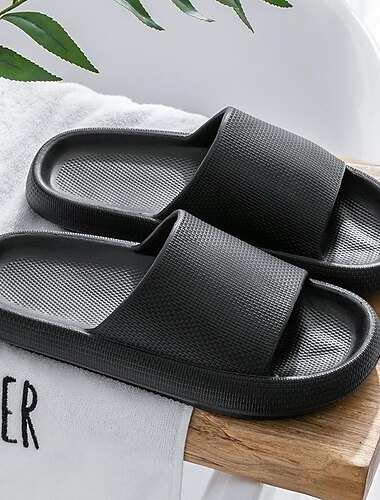  Sommersandalen und Hausschuhe für Damen und Herren