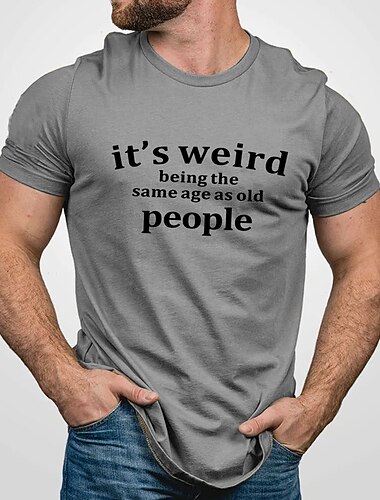  Mand Funny Graphic T-Shirt - 'Det er underligt at være samme alder som gamle mennesker' Sarkastisk kortærmet T-shirt