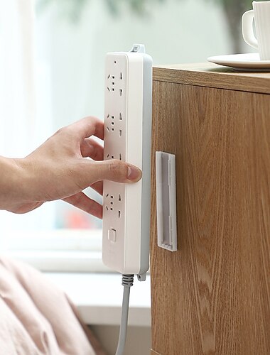  6 kpl seinään kiinnitettävä pidike rei'ittämätön pistokekiinnitin itseliimautuva pistorasiakiinnitin saumaton jatkojohtoteline kotikaapelin johtojen järjestäjätelineet