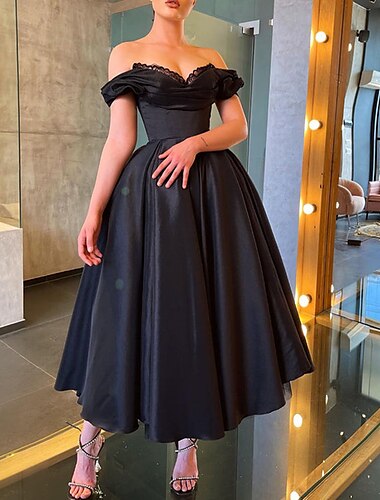 שמלת נשף שחורה בקו א-ליין שמלת וינטג' מסיבת חתונה מסכות תה באורך שרוול קצר מחוץ לכתף סתיו אורחת חתונה סאטן עם שרוולים 2024