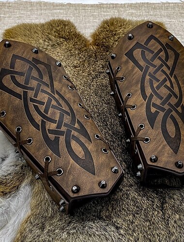  Punk och gotiskt Medeltida kostymer Renässans Cosplay-kostym Vapen och Rustning Maskerad Ren Faire Krigare Riddare Viking Bågskytte Herr Viking Halloween Karnival Maskerad Prestanda Fest Scen Vuxna