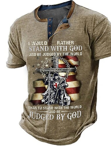  メンズ キリスト教信仰 グラフィック ヘンリーティーシャツ - '神と共に立つ' 宗教的な騎士 愛国的 ショートスリーブ