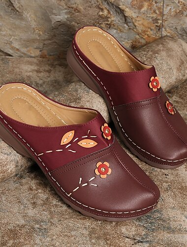  Dam Inneskor Träskor Kilklackssandaler Plusstorlekar Tofflor utomhus Utomhus Dagligen Ensfärgat Hålig Sommar Kilklack Rundtå Elegant Ledigt Minimalism PU Loafers Vin Svart Brun