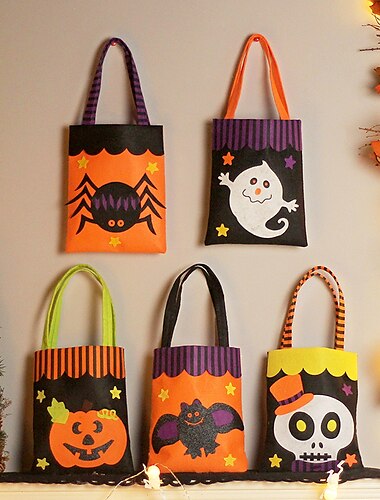  conjunto de 5 sacolas de doces ou travessuras de Halloween para crianças - desenhos divertidos de aranha, fantasma, abóbora, morcego e esqueleto com cena de decoração festiva