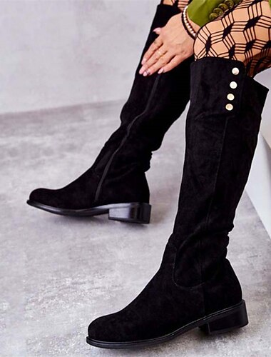  Beigefarbene kniehohe Wildlederstiefel für Damen mit Knopfdetail – stilvolles Schuhwerk für lässige Ausflüge und Herbstmode