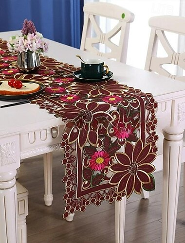  дорожка для стола с вышивкой красным цветком