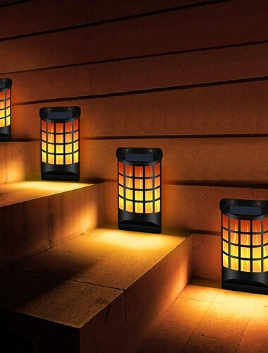  1 stk solcelleflammelys utendørs, vanntette flimrende flammevegglys med mørk sensor automatisk av/på 66 led solcelledrevne nattlys gitterdesign for hagevei uteplass