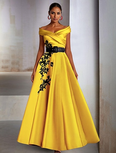  Robe de soirée en ligne Élégante Robe invitée de mariage Cravate noire Longueur au sol Sans manches Épaule dénudée Ceinture  Sangle Satin avec fente Appliques 2025