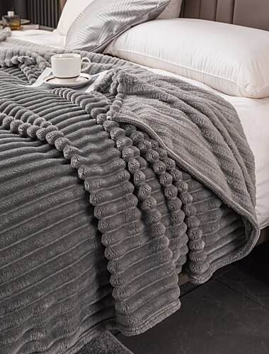  Milchsamt-Überwurfdecke – ultraweich und seidig für luxuriösen Komfort, gemütlich und warm, perfekt zum Kuscheln, hochwertiger, strapazierfähiger Stoff mit plüschigem Griff, elegantes Design, das jede Raumdekoration aufwertet