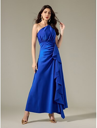  Vestido largo de satén azul sin mangas con un hombro al descubierto y volante