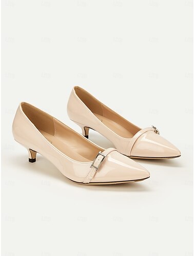  Schicke Damen-Kittel-Heels aus Lackleder mit spitzer Spitze und dekorativer Schnalle, ideal fürs Büro und zum Abend