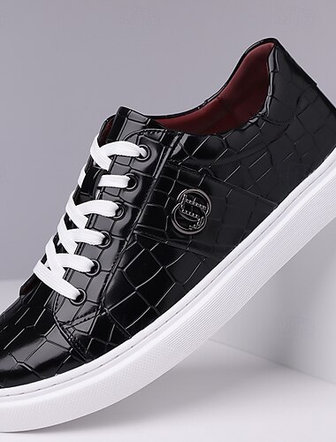  vinröda, krokodilmönster för män sneakers i konstläder med snörning – snygga vardagsskor för vardagsbruk