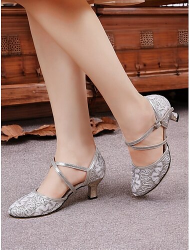  goldene Tanzschuhe aus Spitze für Damen mit gekreuzten Riemen – Pumps mit niedrigem Absatz für Standard- und lateinamerikanische Tänze
