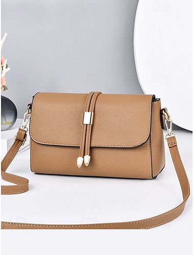  női műbőr crossbody táskák fekete és bordó színben – elegáns válltáskák mindennapi használatra és különleges alkalmakra