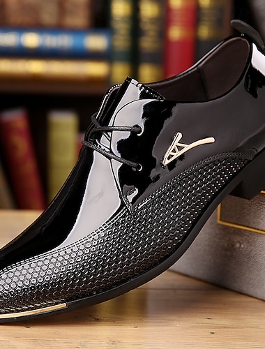  Herenschoenen van lakleer - gestroomlijnde veterschoenen voor formele gelegenheden met een gestructureerd ontwerp voor zakelijke en speciale gelegenheden