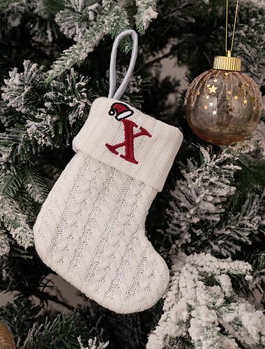  personlig tilpassede mini hvite julestrømper, strikkede garnsokker med broderte bokstaver, gaveposer for barnegodteri, gaveposer for hvite julesokker