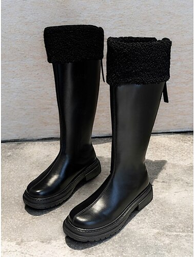  braune kniehohe Damenstiefel mit extra weiter Schafthöhe und Kunstfell-Manschette – gemütliches Winterschuhwerk mit robuster Sohle für Komfort im Freien