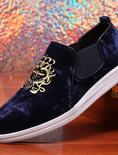  mocassins masculinos de veludo bordô com bordado dourado e sola branca – calçados casuais luxuosos para festas e eventos
