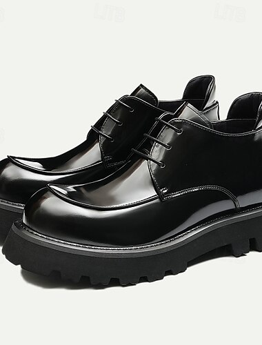  Braune Herrenstiefeletten aus Lackleder mit dicker Schnürung – Designer-Freizeitschuhe mit robuster Sohle für urbane Mode