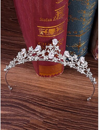  silbernes Brautdiadem mit herzförmigen Strasssteinen und aufwendigem Blumenmuster – perfekt für Hochzeiten, Abschlussbälle und besondere Anlässe