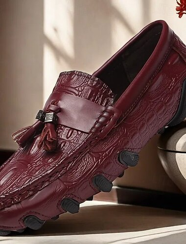  Heren loafers met bordeauxrood krokodillenmotief, kwastdetail en antislipzool - luxe instappers voor casual en formele gelegenheden