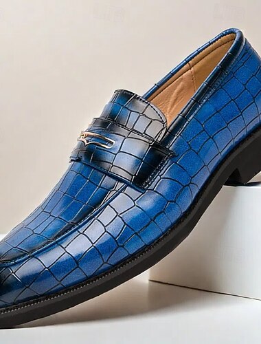 menns blå og røde krokodillepregede loafers i kunstskinn – elegant slip-on design med metallaksent for formell og forretningsmessig bruk
