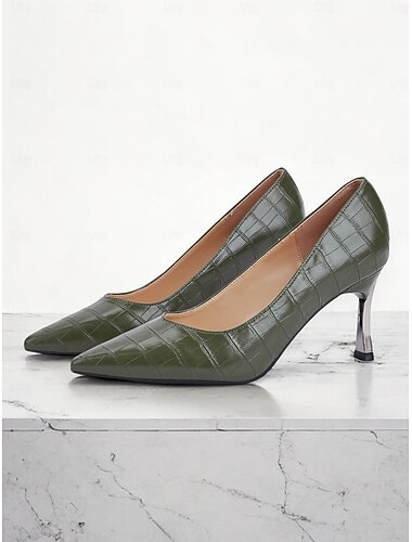  grønn krokodillepreget pumps i kunstskinn med stiletthæl og spiss tå - elegant og allsidig for jobb eller natt ute