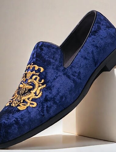  Elegante en verfijnde bordeauxrode fluwelen loafers voor heren met geborduurd ontwerp - perfect voor bruiloften of speciale evenementen