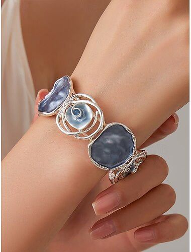  Pulsera plateada para mujer: diseño artístico con detalles de conchas de resina azul para una apariencia costera elegante
