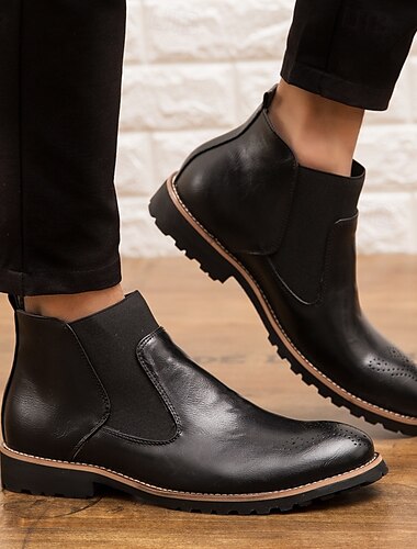  braune Chelsea-Boots aus Kunstleder für Herren – stylische Schlupfstiefeletten mit robustem Profil und perforierten Details