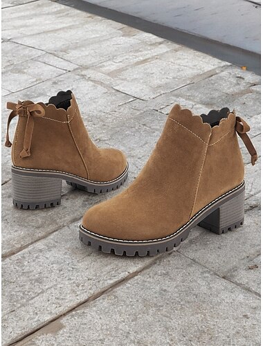  braune Wildlederstiefeletten für Damen mit gewelltem Rand und Blockabsatz – lässiger Vintage-Stil für jeden Tag