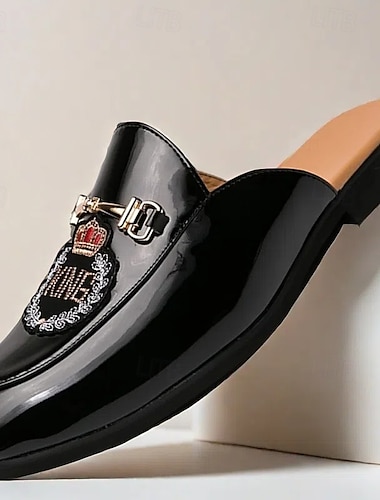  mocassins en cuir verni brodé pour hommes, mules à enfiler sans dos avec emblème de couronne et détail de boucle en métal, parfaits pour les occasions élégantes et décontractées