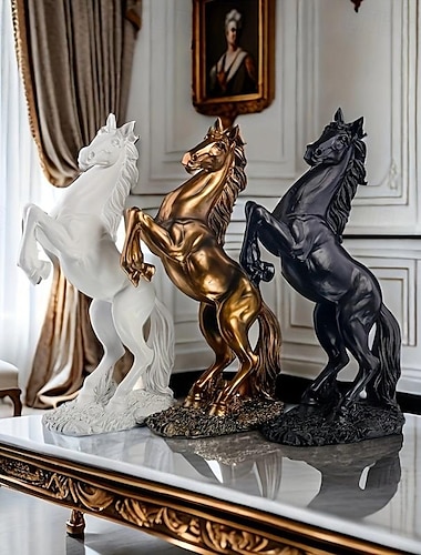  elegante harspaardenbeelden, een set van drie majestueuze paarden in zwart, wit en goud, perfect voor woningdecoratie, geschikt voor entrees, barwagens, woonkamers en kantoren