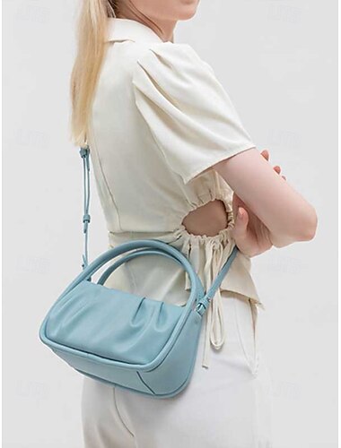  hellblaue Handtasche aus Kunstleder mit gerüschtem Design und Tragegriff oben – stilvolle Handtasche für Damen, ideal für legere Ausflüge und den täglichen Gebrauch