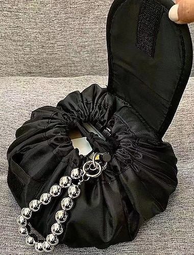  Trousse de maquillage magique noire avec cordon de serrage pour femme, trousse de maquillage portable et étanche avec poignée en perle et chaîne, trousse de toilette de voyage