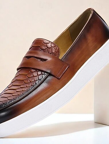  stylische braune Leder-Loafer mit Krokoprägung und Zierdetail für Herren | perfekt für Casual und Business Casual