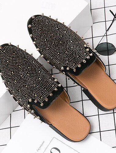  Schwarze Slipper für Herren mit Nieten – mit Strasssteinen verzierte Pantoletten mit auffälligem Design für Partys und Abendgarderobe