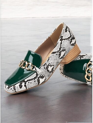  Grüne Loafer aus Lackleder für Damen mit Schlangenmuster und goldener Kette, klobiger Absatz, stilvolle und bequeme Schuhe für die Arbeit