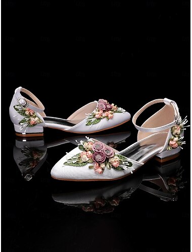  Flache weiße Brautschuhe mit Blumenmuster und Knöchelriemen für Damen – elegante Brautschuhe für Hochzeiten und Gartenzeremonien