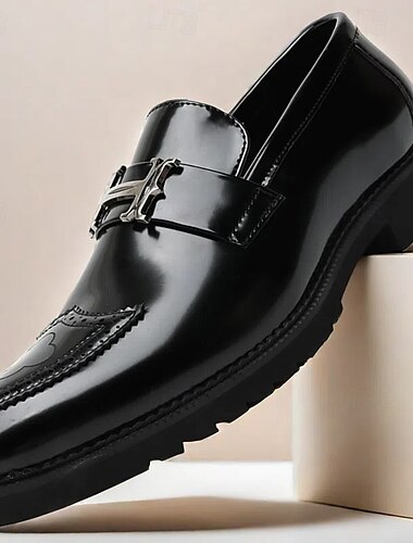  Zwarte en gouden instappers voor heren met decoratieve gesp en brogue-details – stijlvolle formele schoenen voor op kantoor en speciale gelegenheden