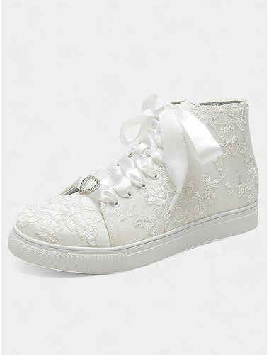  bröllopssneakers i elfenbenspets för kvinnor med spetsar i satinband och rhinestone hjärtaberlock – bekväma brudskor för bröllop