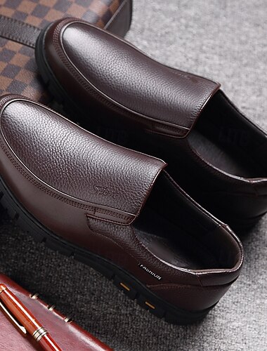  bruna slip-on loafers för män med texturerat konstläder ovanpå och halkfri sula - bekväma vardagsskor för arbete och dagligt bruk