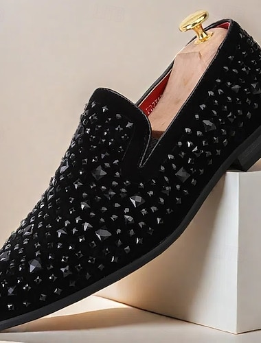  svarte fløyelsloafers for menn med piggdetalj – stilige slip-on sko for formelle anledninger og kvelder
