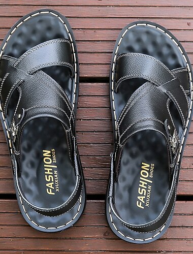  Braune Sandalen aus Kunstleder für Herren – offene Zehenpartie mit überkreuzten Riemen und verstellbarem Riemen an der Rückseite für bequemen, lässigen Sommerlook
