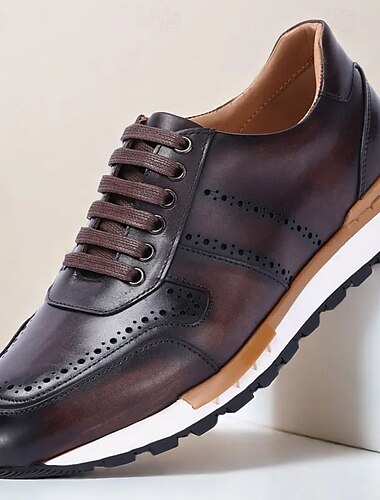  braune Herren-Sneaker aus hochwertigem Rindsleder mit perforierten Details und Schnürverschluss – stylische Freizeitschuhe für den Alltag