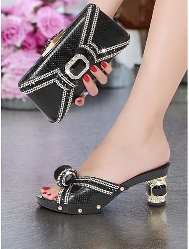  lila Sandalen mit Schlangenmuster und Strass-Akzenten | stylisches Absatzdesign | ideal für Abendveranstaltungen, Hochzeiten & Partys