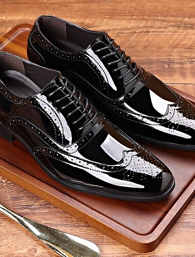  Schwarze Brogue-Schuhe aus Lackleder für Herren – klassischer, formeller Stil für Business, Büro und besondere Anlässe
