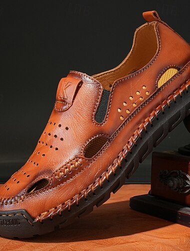  sandales à enfiler en cuir marron pour hommes avec détails perforés et empiècements extensibles – confortables et élégantes pour les tenues décontractées, les activités de plein air et d'été